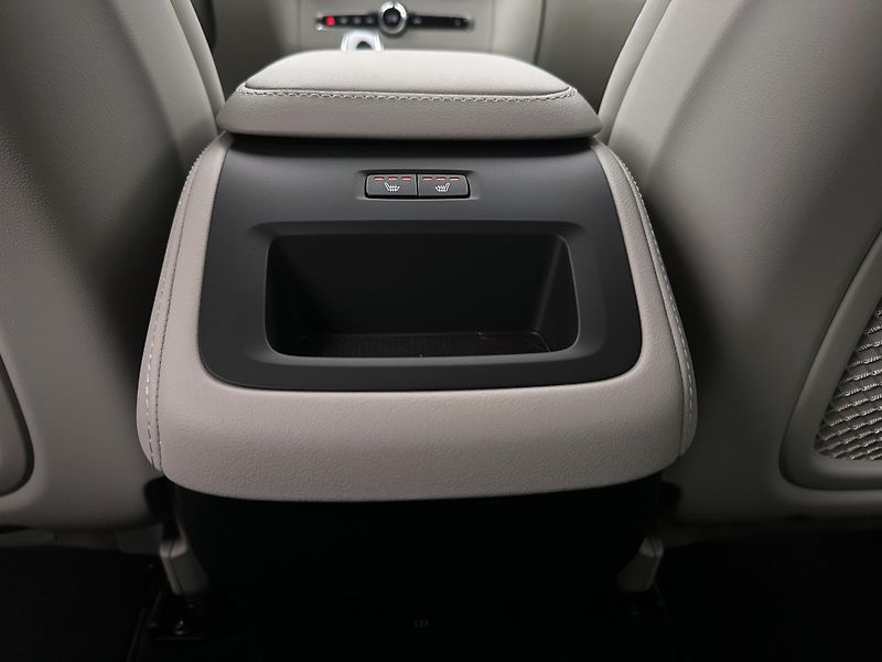 Volvo XC90 (2026) B5 AWD AUT DARK PLUS 7 míst - fotka 18 z 25