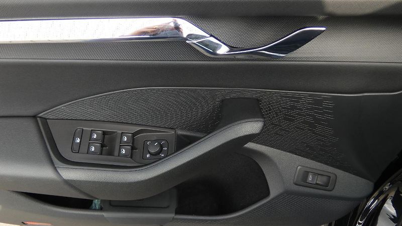 Škoda Octavia Combi 2,0 TDI Style DSG 110 kW - fotka 9 z 23