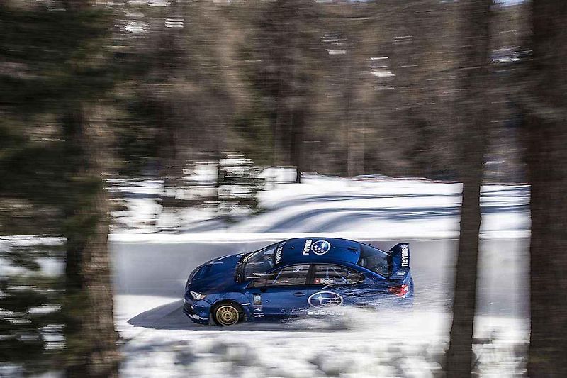 Subaru WRX STI na bobové dráze ve Svatém Mořici.