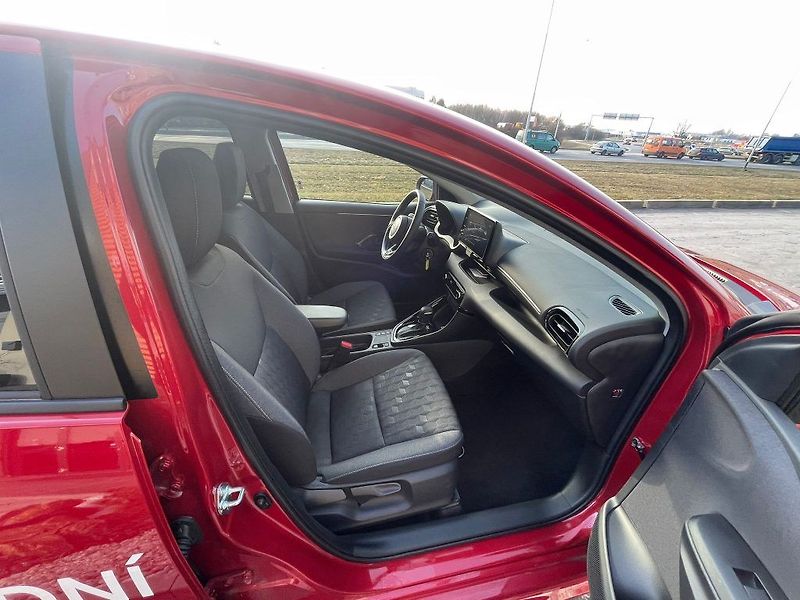 Toyota Yaris 1.5 Hybrid 116HP Style - fotka 25 z 27