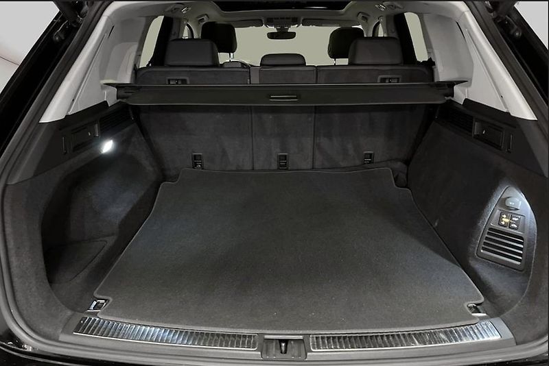 Volkswagen Touareg 3.0 V6 TSI AWD Pano  - fotka 10 z 20