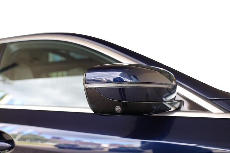 BMW Řada 5 530d xDrive Touring - fotka 26 z 33