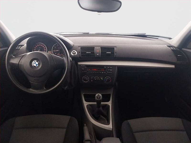 BMW Řada 1 (2006) 116i, po STK, udržované - fotka 8 z 15