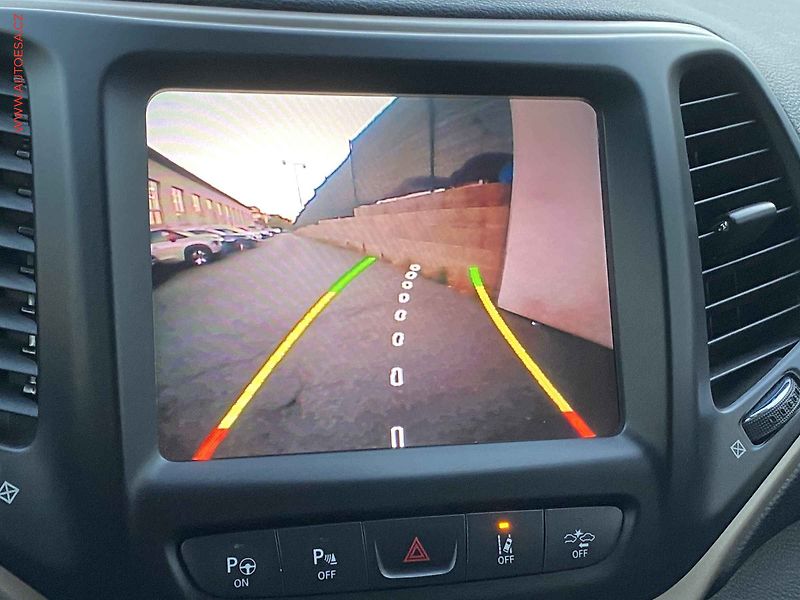 Jeep Cherokee (2015) 2.0 M-Jet 4X4, Limited, AT, - fotka 21 z 21