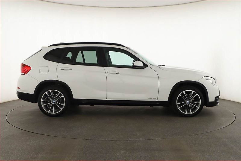 BMW X1 (2015) xDrive18d, 4X4, Automat - fotka 6 z 16