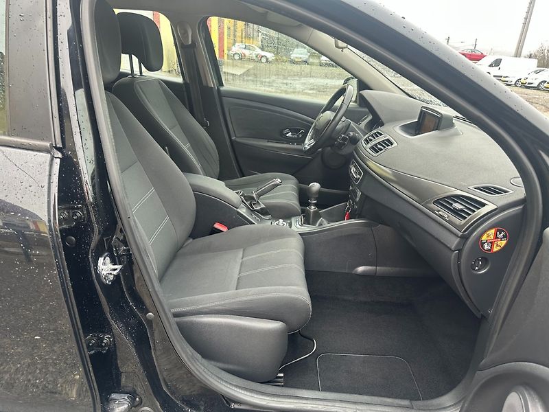 Renault Mégane III Sportour 1.5 DCi 81kW/Navi - fotka 23 z 34
