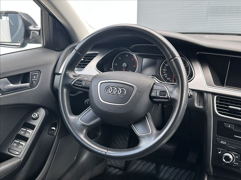 Audi A4 3,0 TDI 204PS  Ambiente A/T - fotka 21 z 53