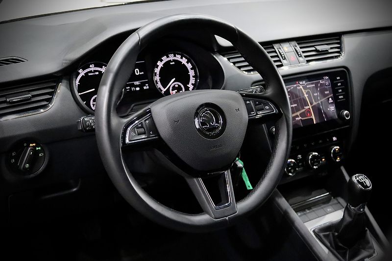 Škoda Octavia 3 FL Combi 1.5 TSI 110 kW - fotka 12 z 35