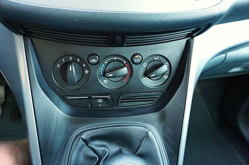 Ford C-MAX (2012) TREND 1,6i 77 kW - fotka 27 z 40