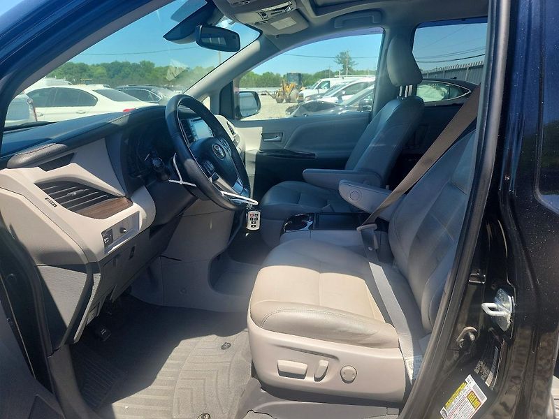 Toyota Sienna (2019) XLE 8-PASSENGER - fotka 7 z 12