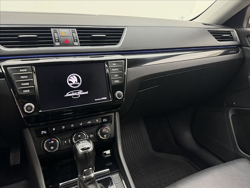Škoda Superb 2,0 DSG L&K DPH NZ.TOP DCC TZ - fotka 15 z 49