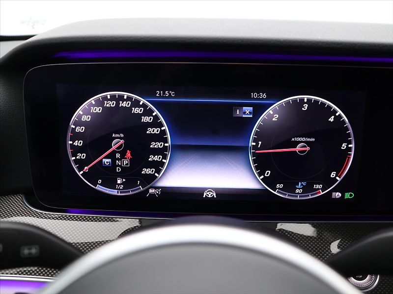 Mercedes-Benz Třídy E 2,0 300d 180kW DPH 360° Aut. - fotka 16 z 32