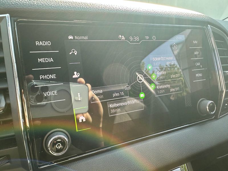 Škoda Karoq (2022) 1.5 TSI 110kW Style Exclusive - fotka 14 z 27