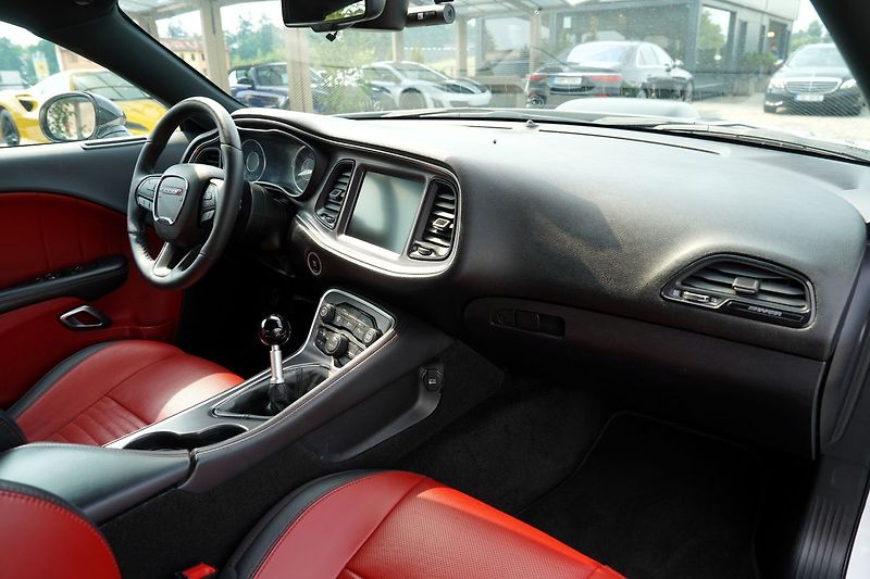 Dodge Challenger 5.7L V8 Hemi/Shaker/kůže/375 P - fotka 25 z 41