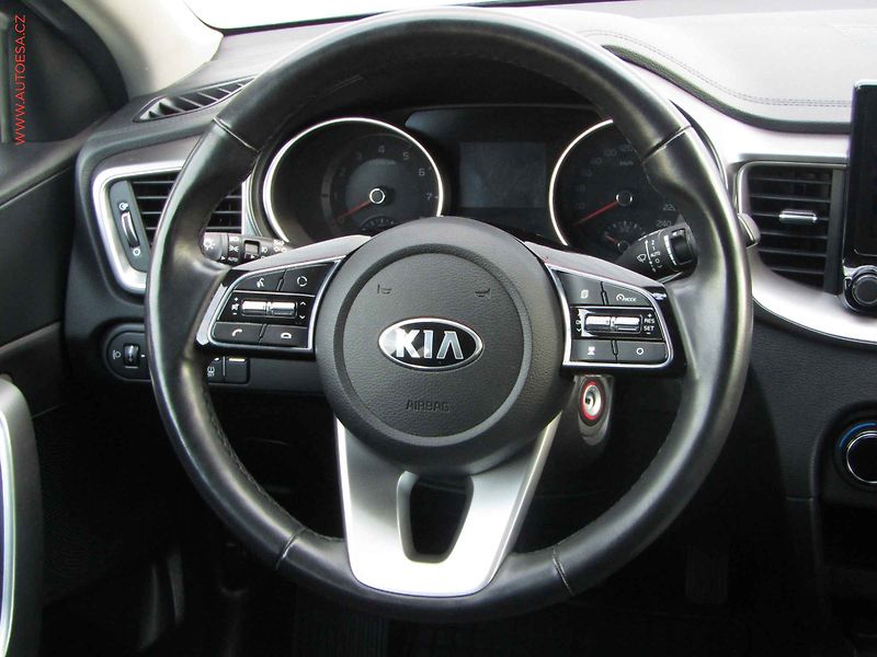 Kia Ceed (2020) 1.4 T-GDi, 2.maj,ČR, AT - fotka 13 z 20