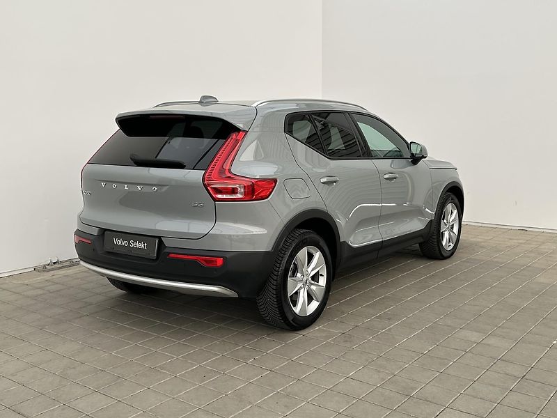 Volvo XC40 2.0 B3 CORE - fotka 6 z 28