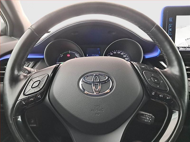 Toyota C-HR (2016) 1.8 Hybrid, Automat - fotka 19 z 21