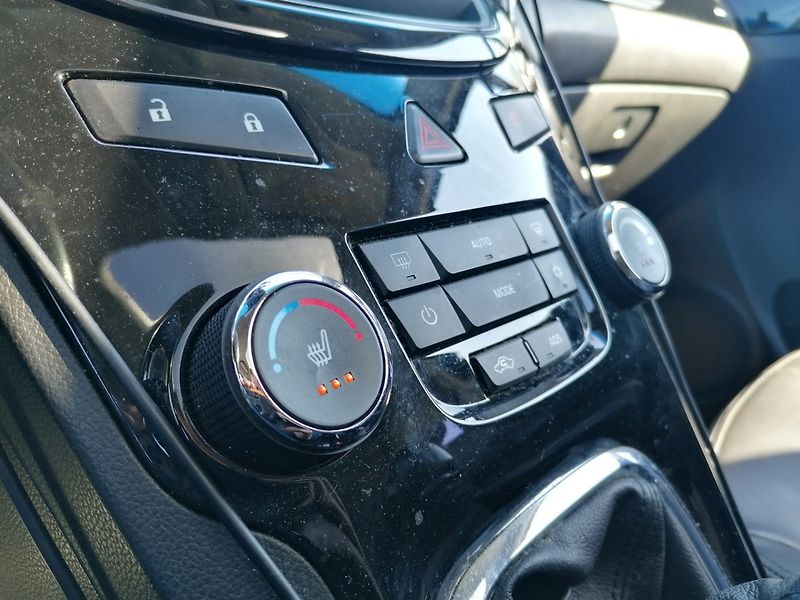 Chevrolet Orlando (2011) 2.0CDTi 120kW Šíbr,Kůže,7-míst - fotka 13 z 27