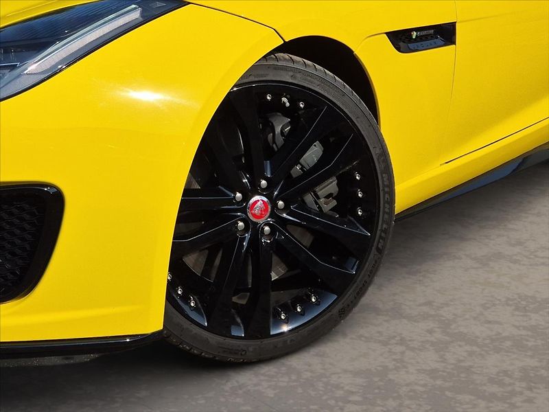Jaguar F-Type 3,0 P380 RWD YUNNAN YELLOW - fotka 6 z 19