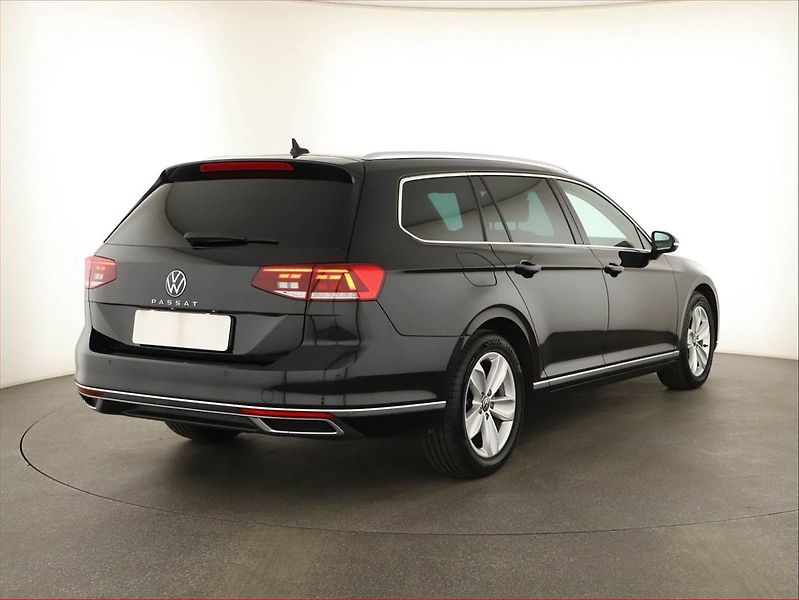 Volkswagen Passat (2022) 2.0 TDI - fotka 5 z 20