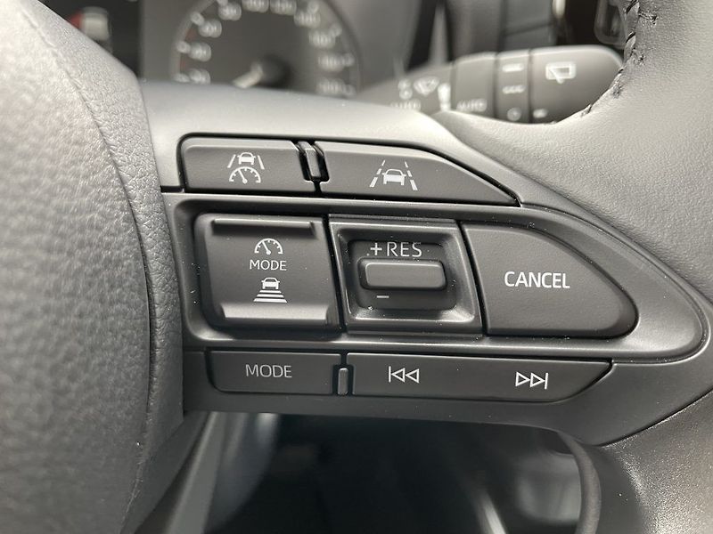 Toyota Yaris 1.5 Hybrid ODBĚR ihned - fotka 22 z 27
