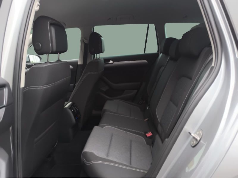 Volkswagen Passat 2.0TDi DSG  Business Premium - fotka 7 z 23