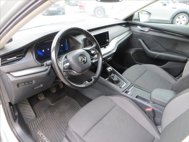 Škoda Octavia 2,0 TDI 85kW Ambition ČR - fotka 13 z 26
