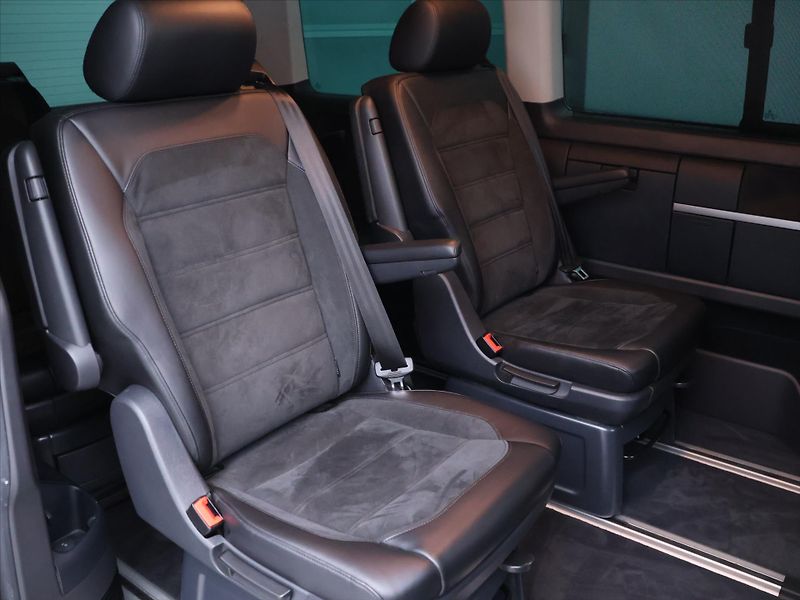 Volkswagen Multivan 2,0 TDI DSG Highline 6-Míst DP - fotka 8 z 25
