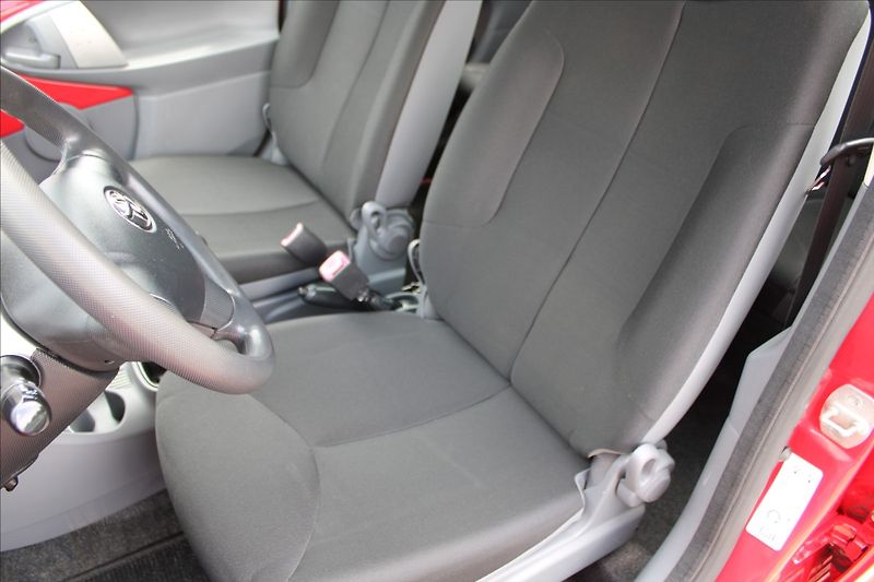 Toyota Aygo 1,0 VVT-i  NOVÉ V ČR - fotka 13 z 23