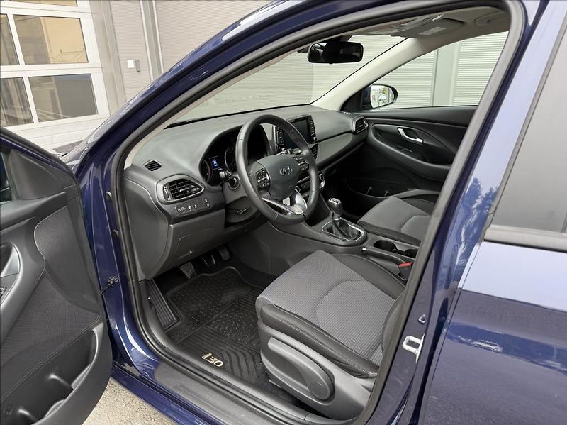 Hyundai i30 1,5 i  WG Comfort Alu 16 - fotka 8 z 25