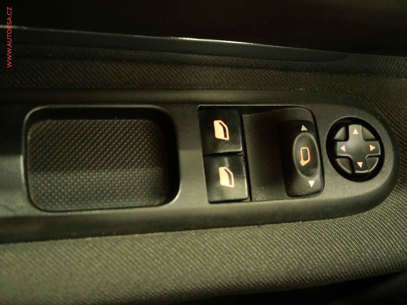 Peugeot 3008 (2010) 1.6 HDi, Klima - fotka 13 z 17