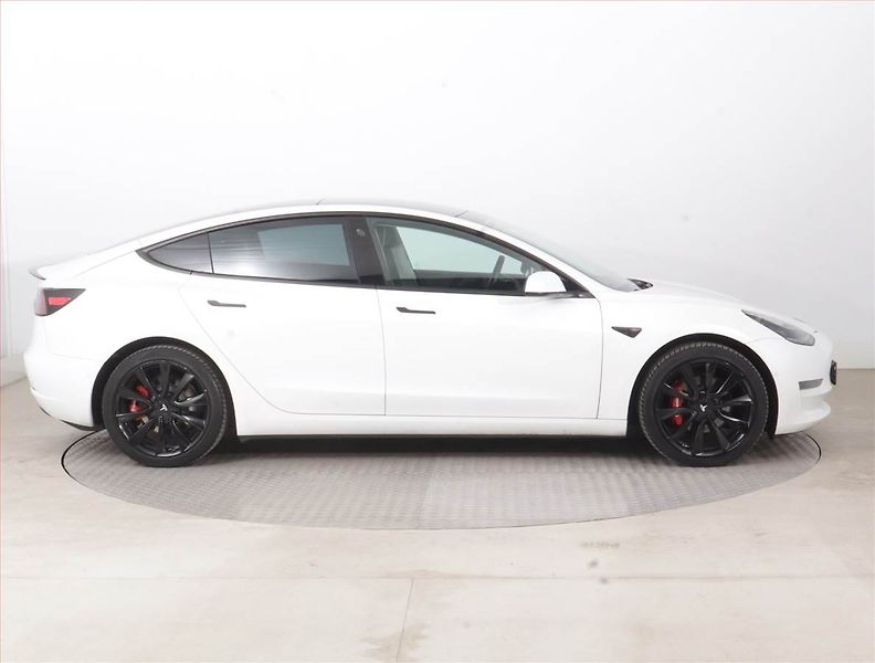 Tesla Model 3 (2019) Long Range 4WD 78kWh, SoH 83% - fotka 6 z 23