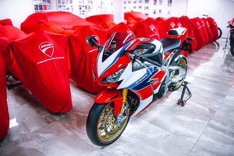 Honda CBR 1000 RR SP 1 MAJITEL  - fotka 35 z 40