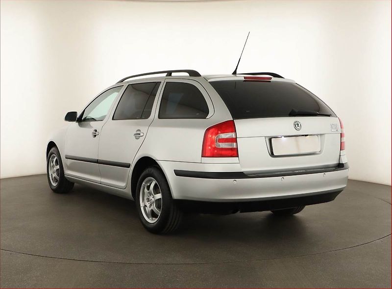 Škoda Octavia (2005) 1.6, v dobrém stavu - fotka 4 z 14