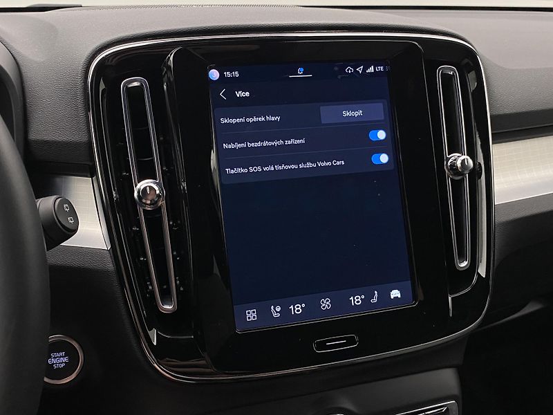 Volvo XC40 B3 AUT DARK PLUS - fotka 55 z 62