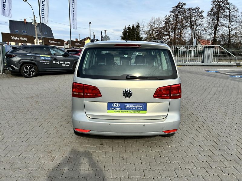 Volkswagen Touran 2.0TDi 103kW DSG NEZÁVISLÉ TOP - fotka 6 z 29