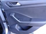 Volkswagen T-Roc 1.5 TSI Style 110 kW M6F - náhled 28