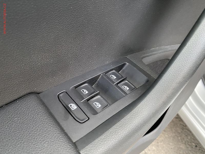 Škoda Octavia (2015) 1.6 TDI, ČR, AC, výhřev sed. - fotka 13 z 17
