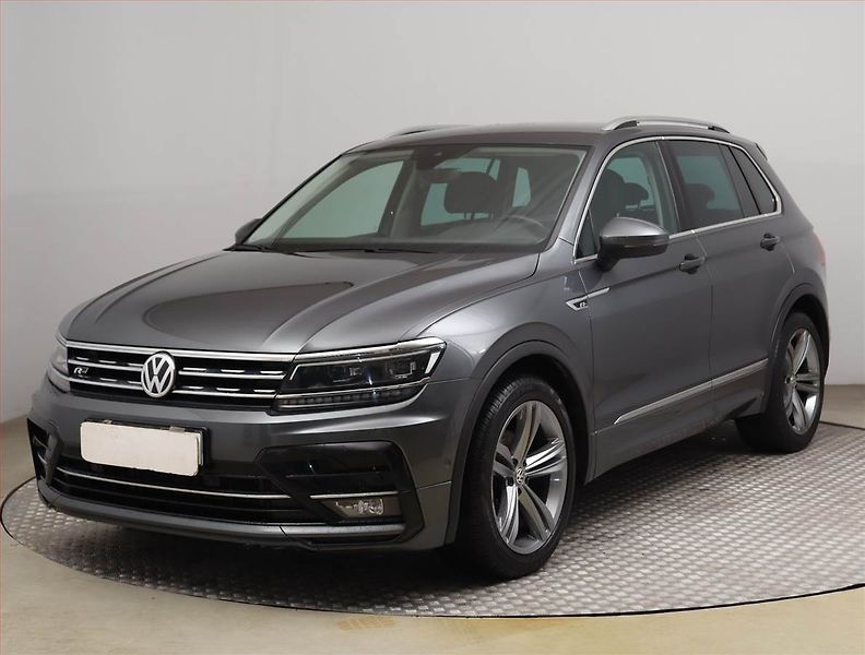 Volkswagen Tiguan (2020) R-Line 1.5 TSI - fotka 2 z 23