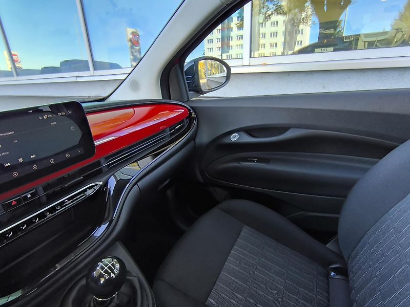 Fiat 500 (2026) Hybrid Icon 1.0 BSG 65k - fotka 16 z 35