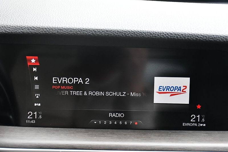 Alfa Romeo Stelvio 2.0 206kW Q4 VELOCE - fotka 29 z 35
