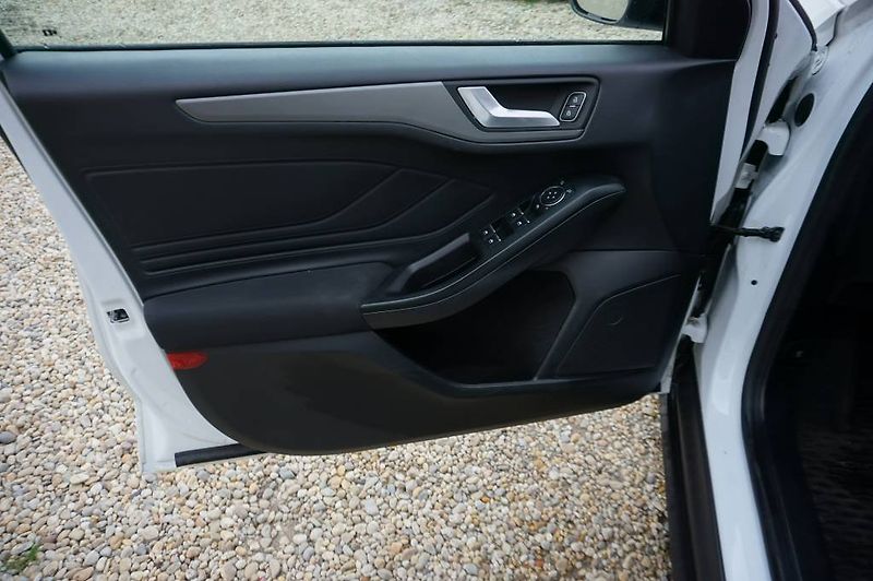 Ford Focus (2019) Fucus 1,0 92KW - fotka 7 z 21
