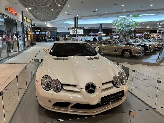 Výstava vozidel Mercedes-Benz v Ostravě. V tomto jezdil fotbalový bouřlivák Tomáš Řepka.