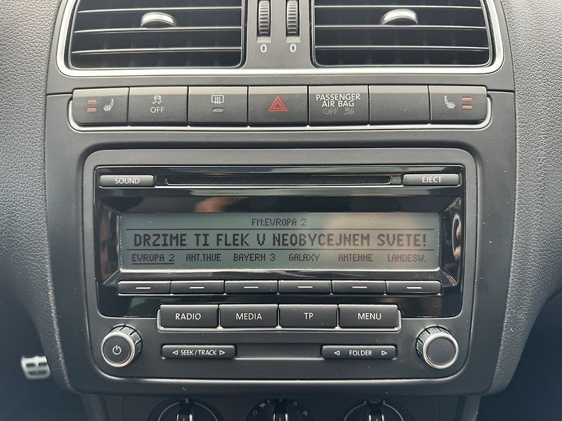 Volkswagen Polo (2011) 1.4i Style Klima Panorama - fotka 13 z 48