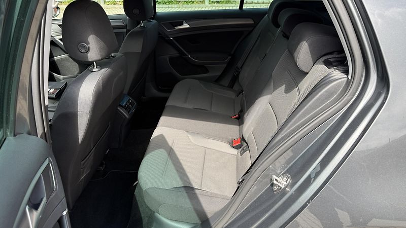 Volkswagen Golf (2018) 1.0TSi*63kW*R-LINE*55TKM* - fotka 9 z 19