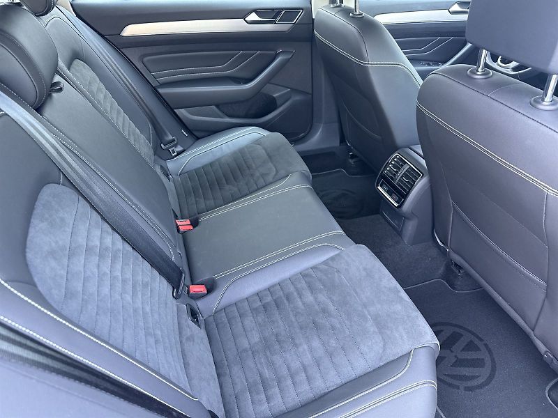 Volkswagen Passat (2021) Variant 1.5 TSI DSG Elegance - fotka 10 z 30