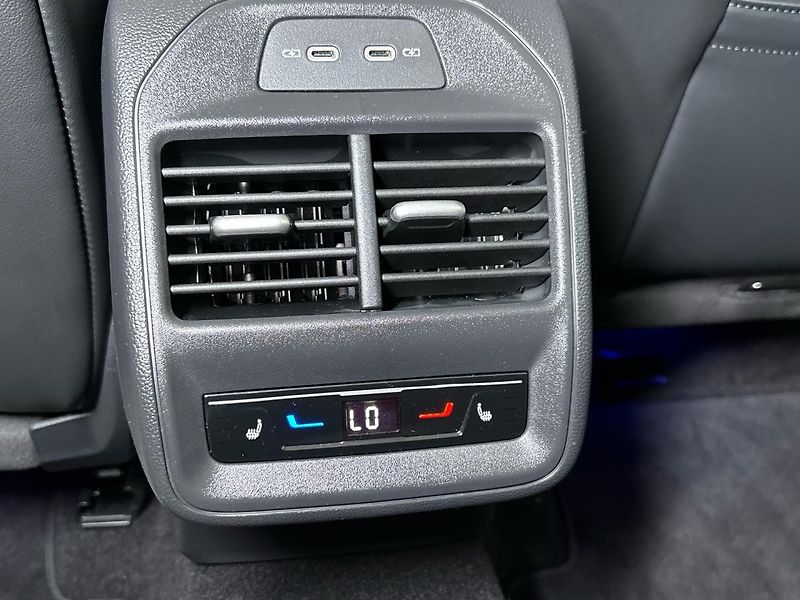 Volkswagen Passat 110kw DSG - fotka 22 z 31