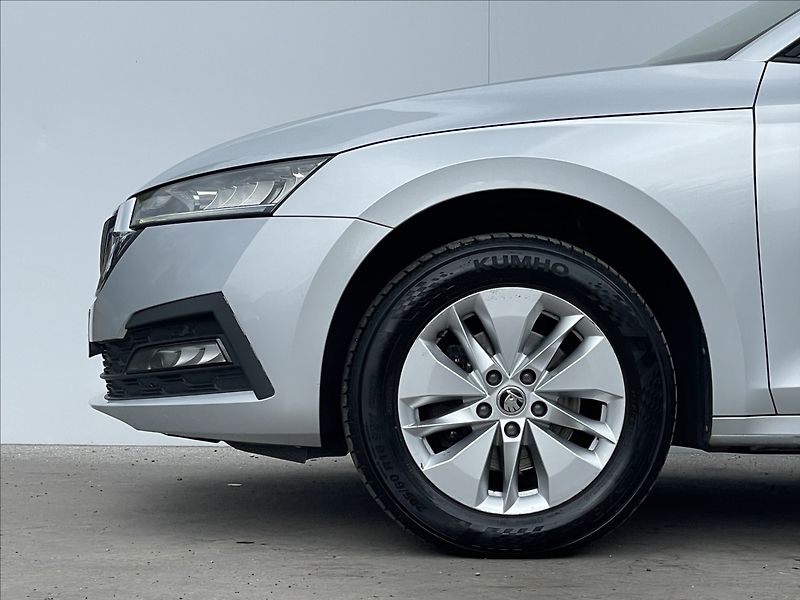 Škoda Octavia 2,0 TDI Combi Ambition Plus KE - fotka 20 z 24