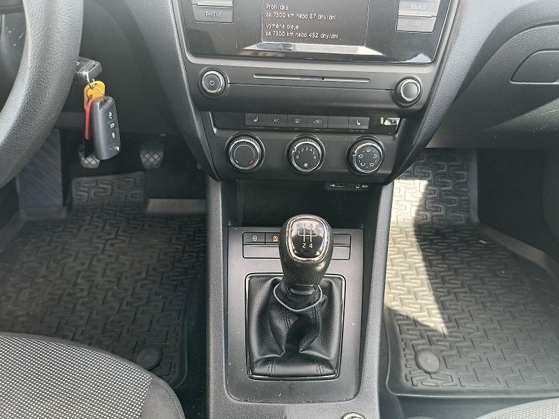 Škoda Octavia III 1.6 TDI - fotka 32 z 40