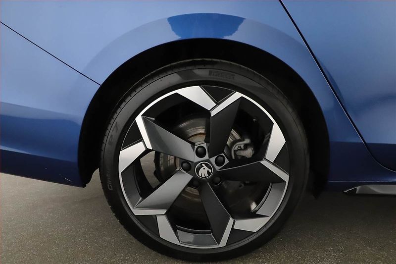 Škoda Superb (2025) 2.0 TDI, Sportline, Navigace - fotka 20 z 20